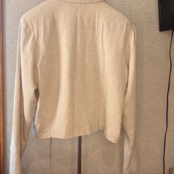 Elegant Beige Women's blazer - Picture 4 of 5